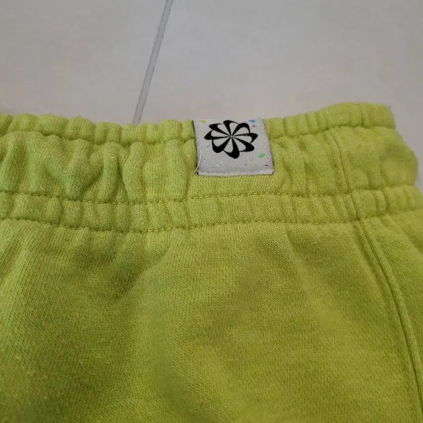 [BUNJANG] Nike Revival Fleece Shorts - Atomic Green / [M] 나이키 리바이벌 플리스 쇼츠   아토믹 그린   감각적인 컬러