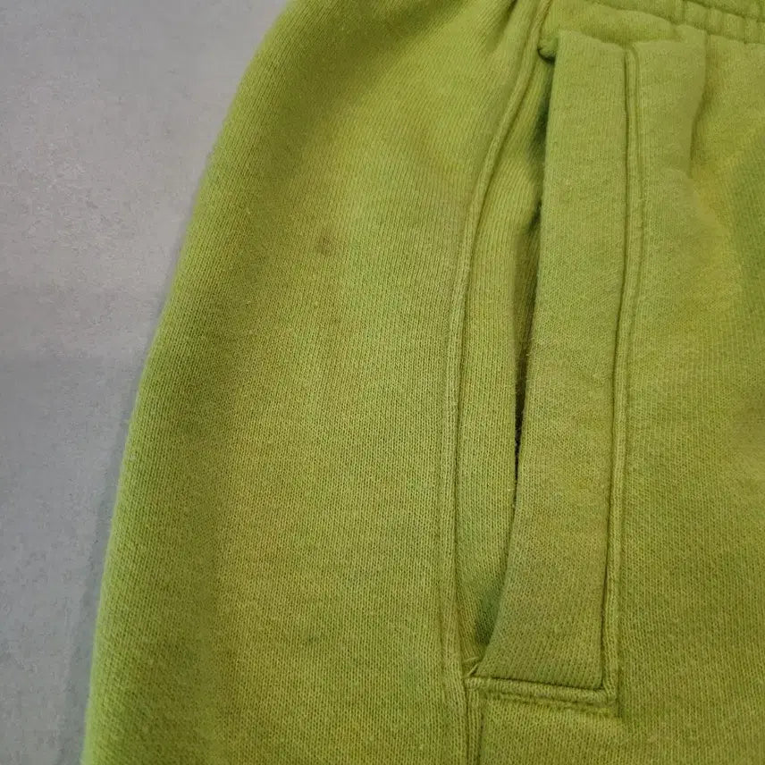 [BUNJANG] Nike Revival Fleece Shorts - Atomic Green / [M] 나이키 리바이벌 플리스 쇼츠   아토믹 그린   감각적인 컬러