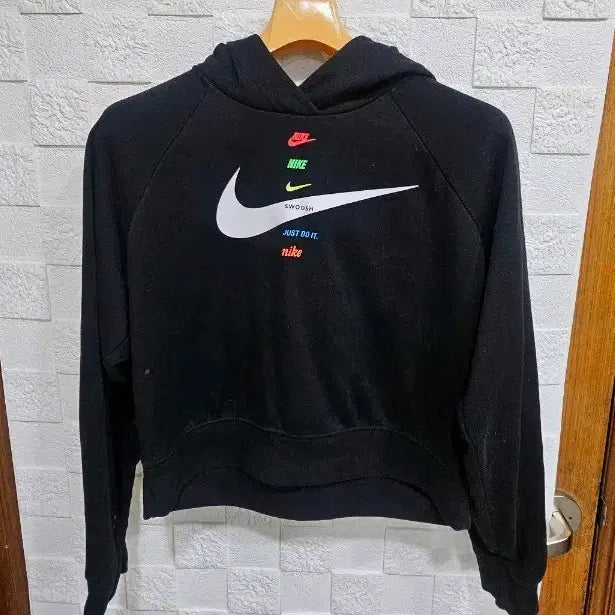 [BUNJANG] Nike Swoosh Black Crop Hoodie / 나이키 스우시 블랙 크롭 후드티 기모