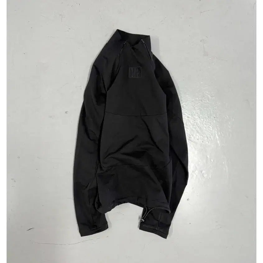 [SOLD OUT] 플라스틱프로덕트 반집업