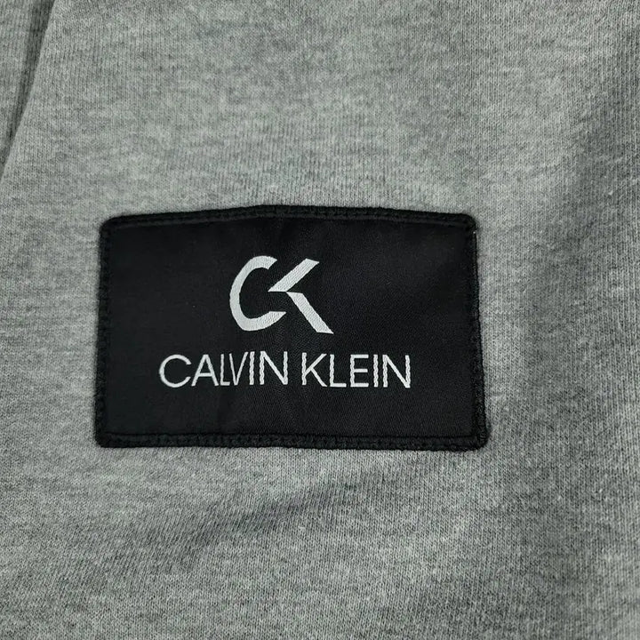[BUNJANG] Calvin Klein Performance Cotton Blend Sweatshirt / 캘빈클라인 퍼포먼스 그레이 블랙 배색 스펠아웃 로고 암로고 코튼블렌드 맨