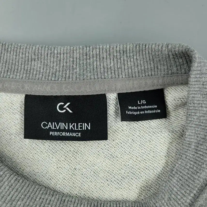 [BUNJANG] Calvin Klein Performance Cotton Blend Sweatshirt / 캘빈클라인 퍼포먼스 그레이 블랙 배색 스펠아웃 로고 암로고 코튼블렌드 맨