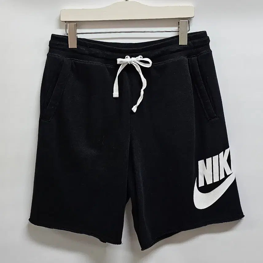 [SOLD OUT] 나이키 스우시 반바지 L
