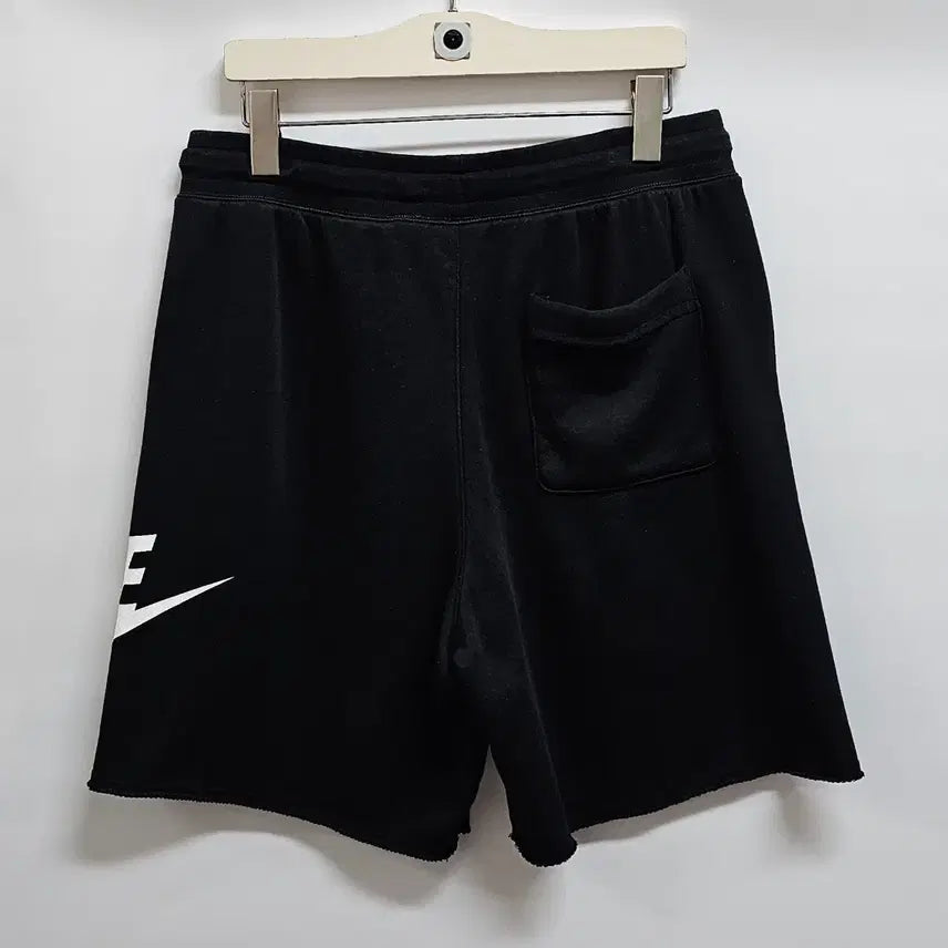 [SOLD OUT] 나이키 스우시 반바지 L