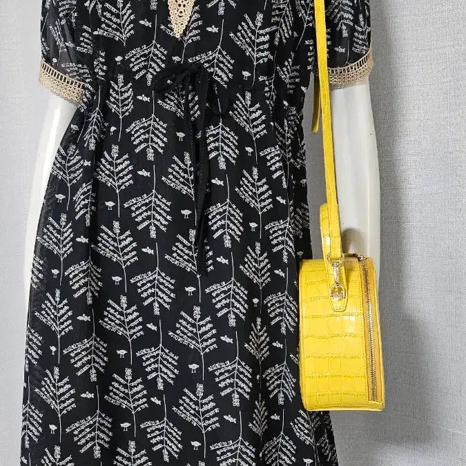 [BUNJANG] V-Neck Lace Point Dress / V넥 레이스 포인트 원피스..