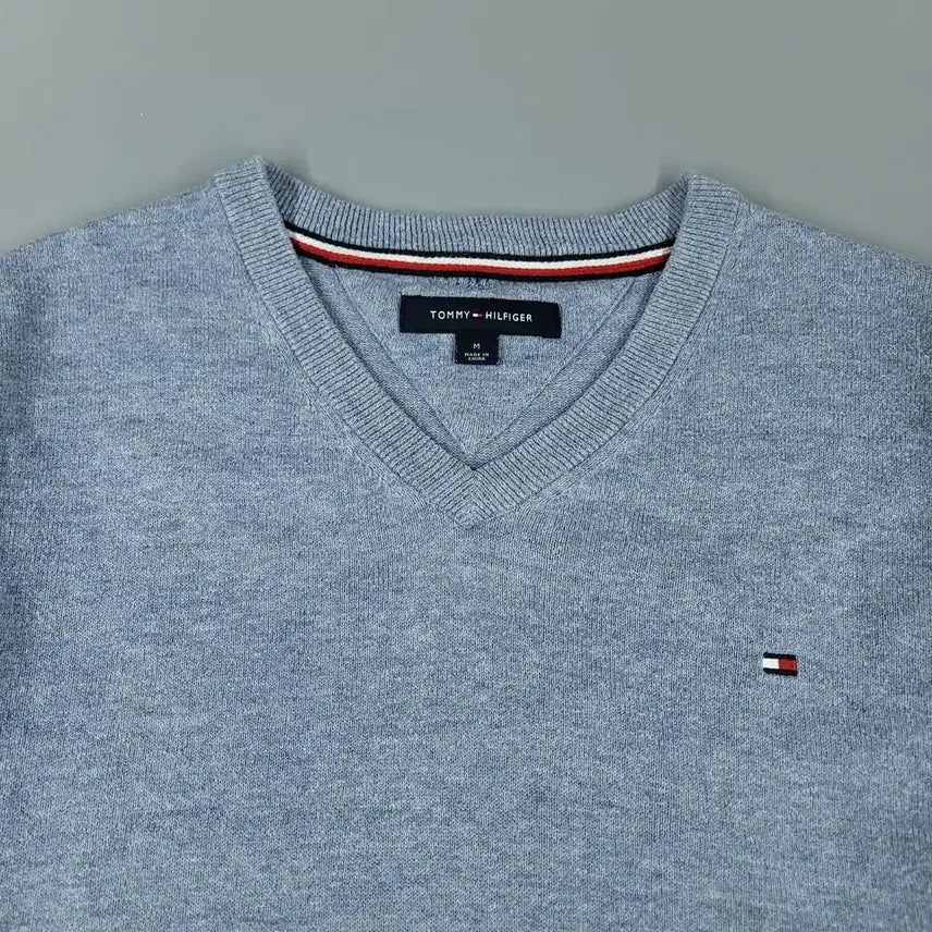 [BUNJANG] Tommy Hilfiger Light Blue V-Neck Cotton Knit Sweater / 타미힐피거 라이트블루 브이넥 코튼 니트 M