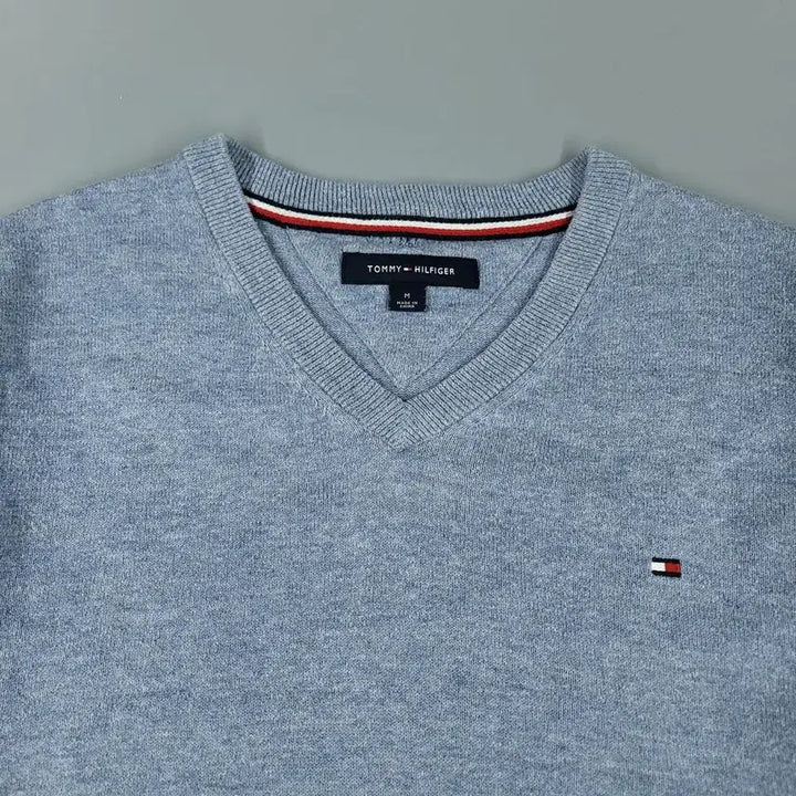 [BUNJANG] Tommy Hilfiger Light Blue V-Neck Cotton Knit Sweater / 타미힐피거 라이트블루 브이넥 코튼 니트 M