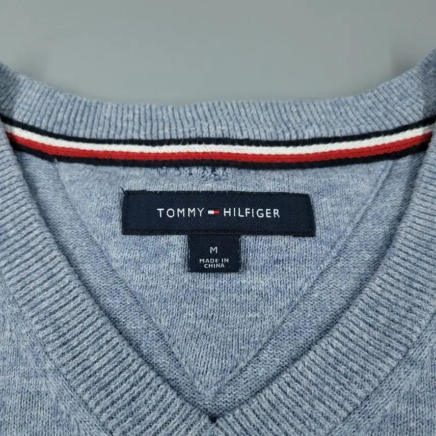 [BUNJANG] Tommy Hilfiger Light Blue V-Neck Cotton Knit Sweater / 타미힐피거 라이트블루 브이넥 코튼 니트 M