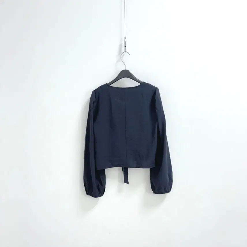[SOLD OUT] 언더비 메이비 타잉 블라우스