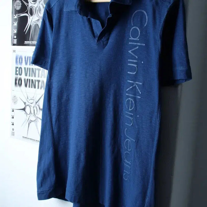 [BUNJANG] Calvin Klein V-Neck Lettering Polo T-Shirt / (M-XL) 캘빈클라인 반팔 카라 티셔츠 브이넥 레터링-184E8