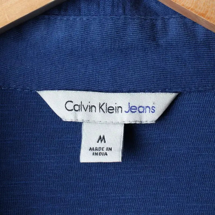 [BUNJANG] Calvin Klein V-Neck Lettering Polo T-Shirt / (M-XL) 캘빈클라인 반팔 카라 티셔츠 브이넥 레터링-184E8