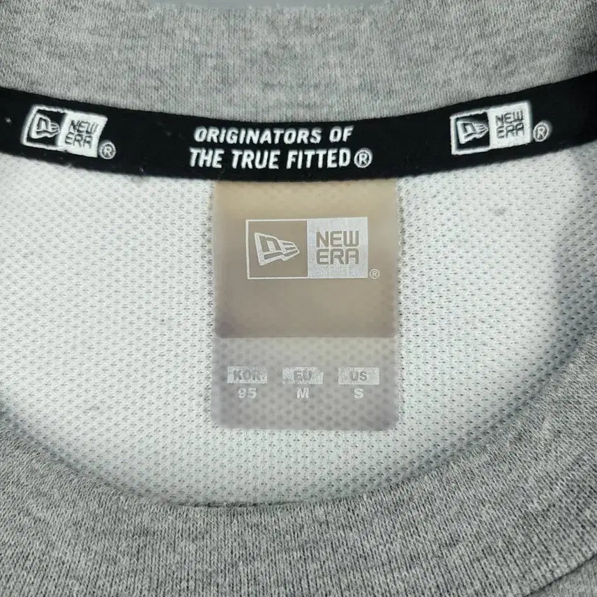 [BUNJANG] New Era Gray Black Raglan Sweatshirt / 뉴에라 그레이 블랙 배색 스펠아웃 로고 레글런 캥거루포켓 리플렉티브 기하