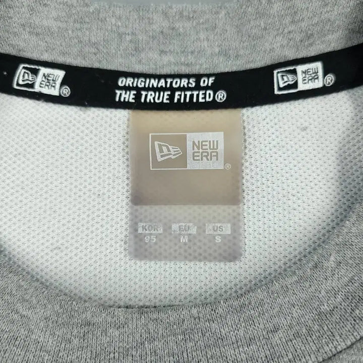 [BUNJANG] New Era Gray Black Raglan Sweatshirt / 뉴에라 그레이 블랙 배색 스펠아웃 로고 레글런 캥거루포켓 리플렉티브 기하