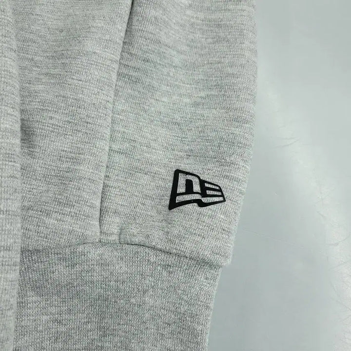 [BUNJANG] New Era Gray Black Raglan Sweatshirt / 뉴에라 그레이 블랙 배색 스펠아웃 로고 레글런 캥거루포켓 리플렉티브 기하