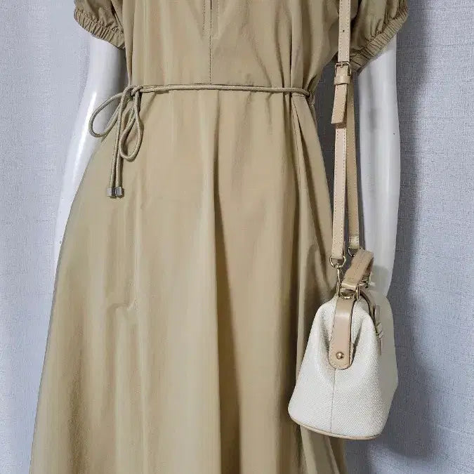 [SOLD OUT] 베이지 자크 허리끈 원피스..