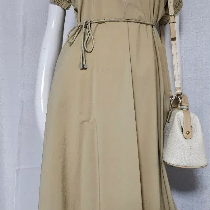 [SOLD OUT] 베이지 자크 허리끈 원피스..