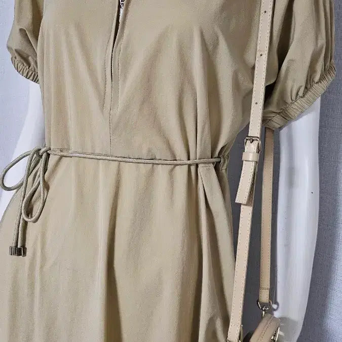 [SOLD OUT] 베이지 자크 허리끈 원피스..