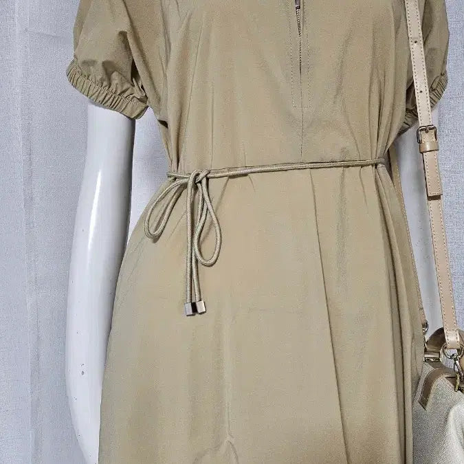 [SOLD OUT] 베이지 자크 허리끈 원피스..