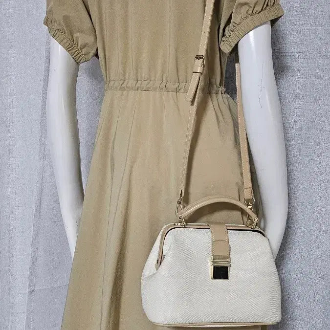 [SOLD OUT] 베이지 자크 허리끈 원피스..