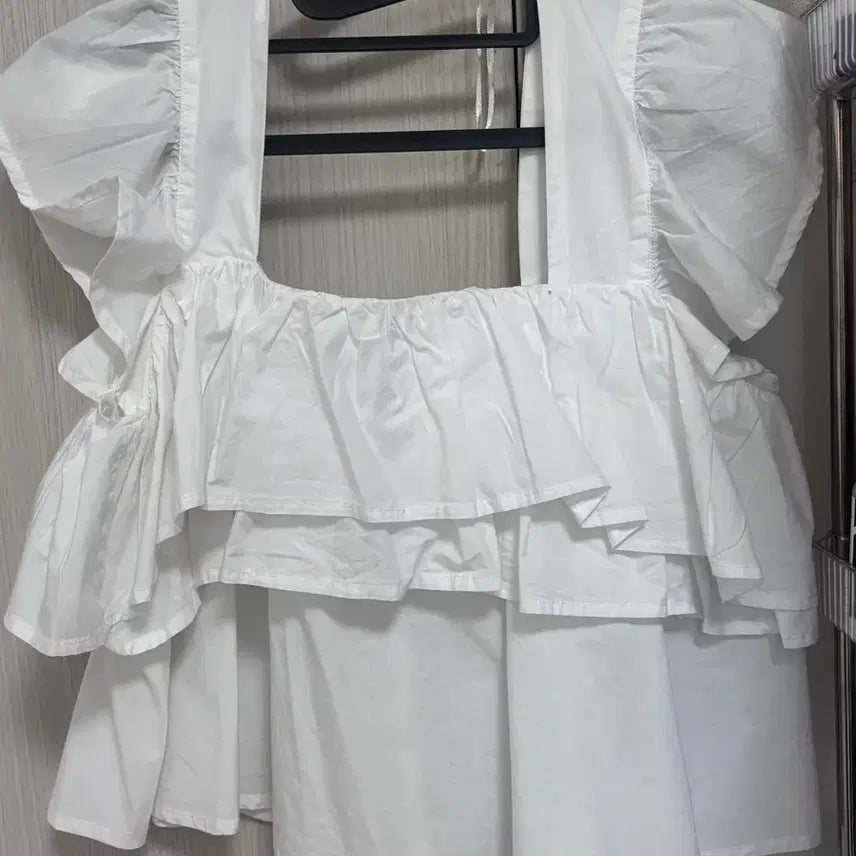 [BUNJANG] 8seconds White Frill Square Neck Blouse S / 8seconds 에잇세컨즈 화이트 프릴 스퀘어넥 블라우스 S