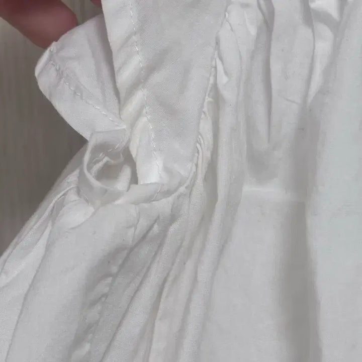 [BUNJANG] 8seconds White Frill Square Neck Blouse S / 8seconds 에잇세컨즈 화이트 프릴 스퀘어넥 블라우스 S