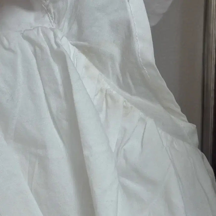 [BUNJANG] 8seconds White Frill Square Neck Blouse S / 8seconds 에잇세컨즈 화이트 프릴 스퀘어넥 블라우스 S