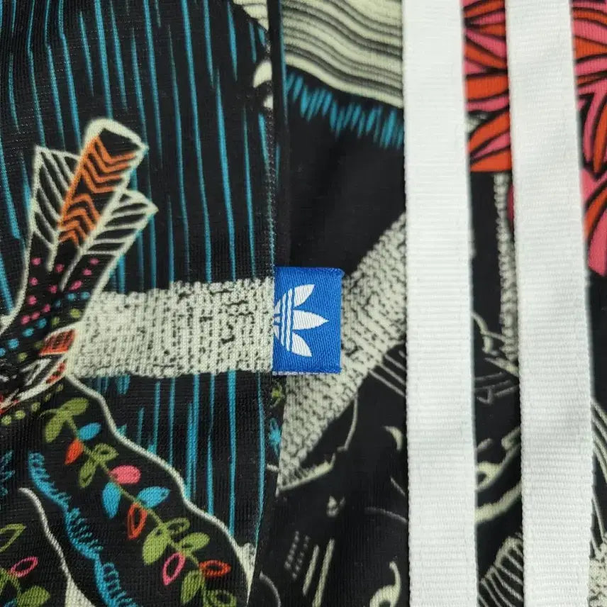 [BUNJANG] Adidas Blacktone Trefoil Floral Track Top / 아디다스 블랙톤 멀티컬러 트레포일 로고 플로랄 리프패턴 레글런 트랙탑 집