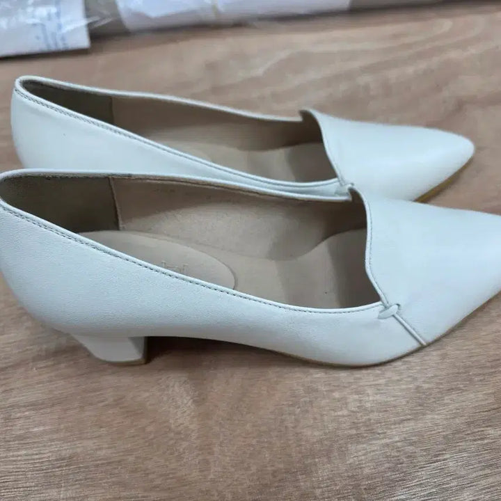 [BUNJANG] Gose Mid-Heel Ivory Leather Shoes / 고세미들240