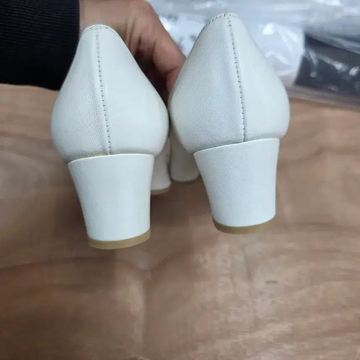 [BUNJANG] Gose Mid-Heel Ivory Leather Shoes / 고세미들240