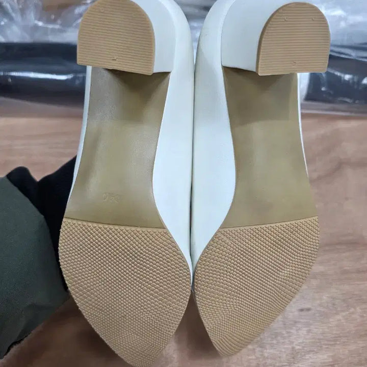 [BUNJANG] Gose Mid-Heel Ivory Leather Shoes / 고세미들240