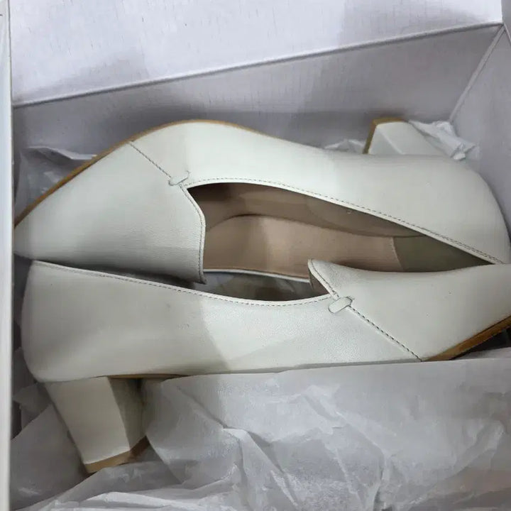 [BUNJANG] Gose Mid-Heel Ivory Leather Shoes / 고세미들240