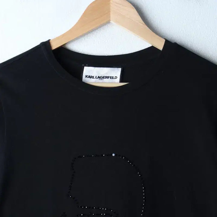 [BUNJANG] Karl Lagerfeld Big Logo Embellished T-shirt / W(M-L) 칼라거펠트 반팔 티셔츠 빅로고 비즈 유니크-184F1