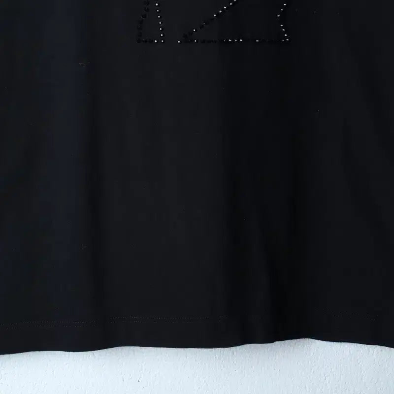 [BUNJANG] Karl Lagerfeld Big Logo Embellished T-shirt / W(M-L) 칼라거펠트 반팔 티셔츠 빅로고 비즈 유니크-184F1