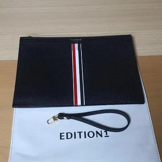 [SOLD OUT] 톰브라운 클러치/클러치백 스몰 정품A급(감정O)