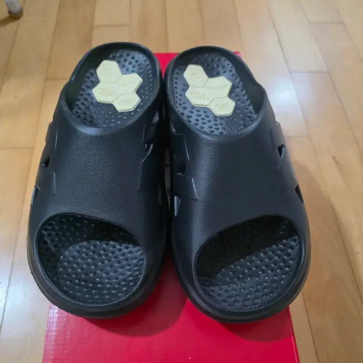 [BUNJANG] New Balance Recovery Slide (Black) - Size 270 / 뉴발란스 리커버리 슬라이드 270 블랙