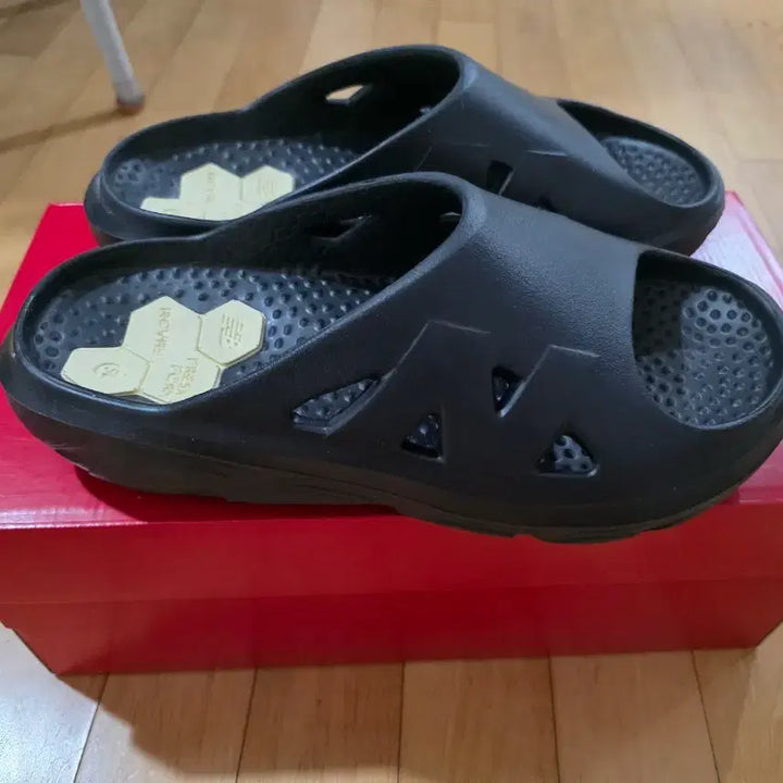 [BUNJANG] New Balance Recovery Slide (Black) - Size 270 / 뉴발란스 리커버리 슬라이드 270 블랙