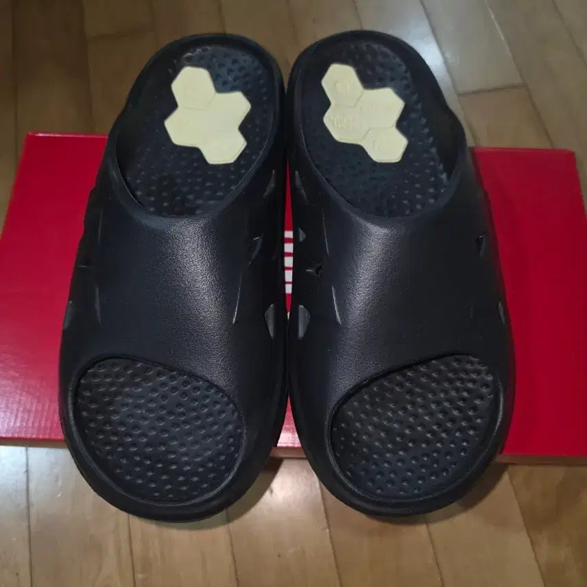 [BUNJANG] New Balance Recovery Slide (Black) - Size 270 / 뉴발란스 리커버리 슬라이드 270 블랙