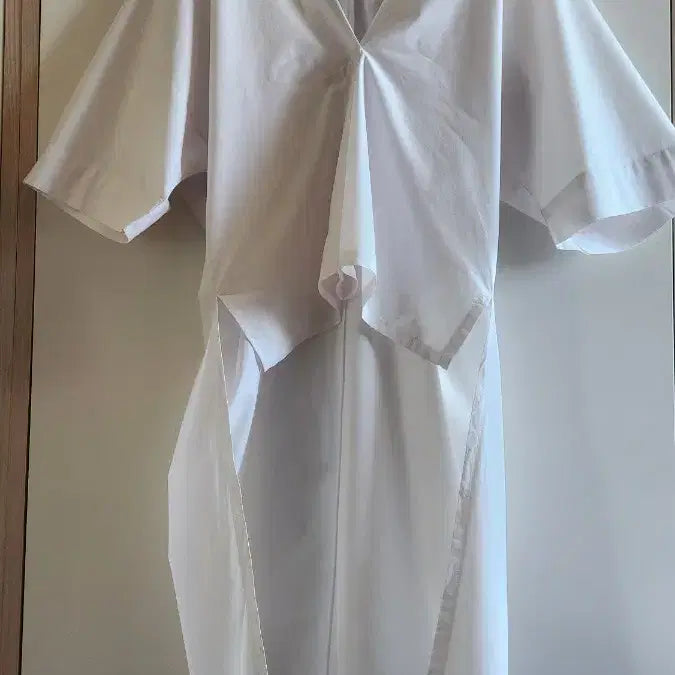 [SOLD OUT] 딘트화이트 V넥 롱 셔츠 원피스