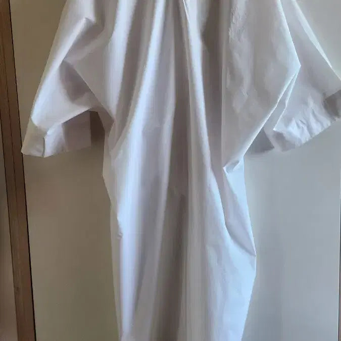 [SOLD OUT] 딘트화이트 V넥 롱 셔츠 원피스