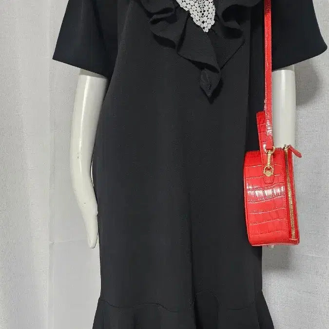 [SOLD OUT] 레이스 포인트 검정 원피스..