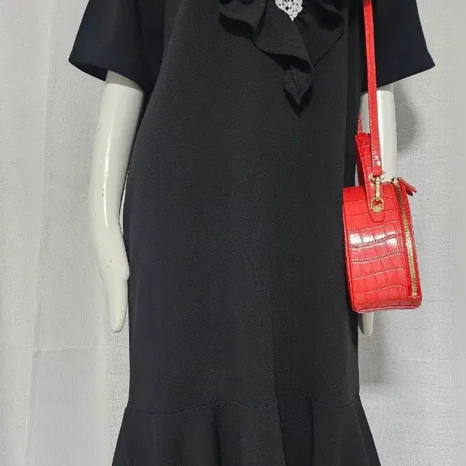 [SOLD OUT] 레이스 포인트 검정 원피스..