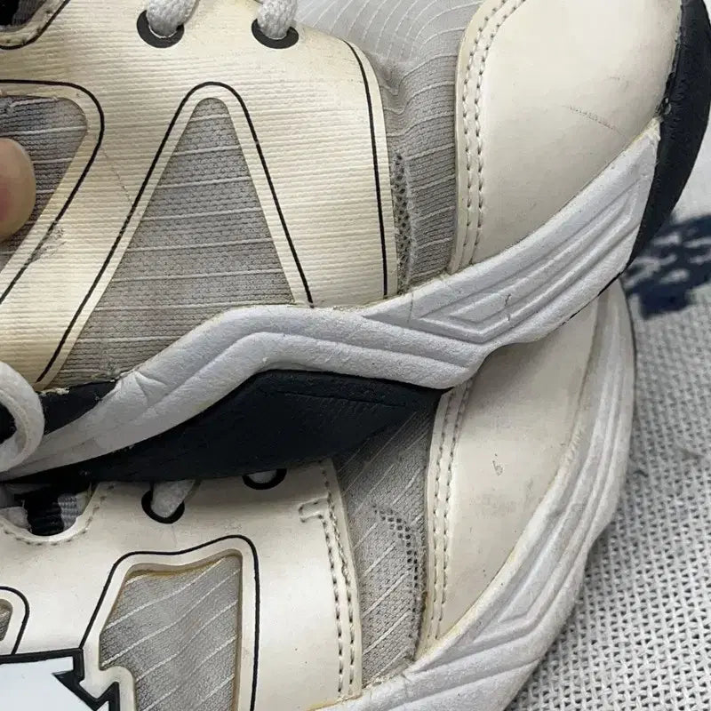 [BUNJANG] Descente Citymonster X00261 Sneakers / 데상트 시티몬스터 운동화 265 X00261