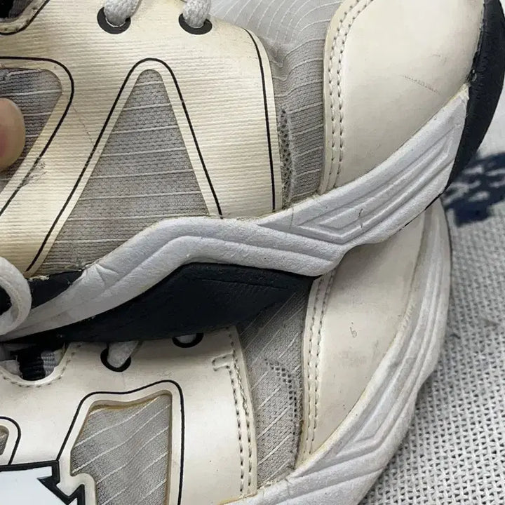 [BUNJANG] Descente Citymonster X00261 Sneakers / 데상트 시티몬스터 운동화 265 X00261
