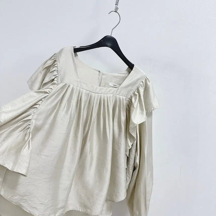 [BUNJANG] Frost J Square Neck Ruffle Blouse / 프로스트제이 스퀘어넥 러플 블라우스