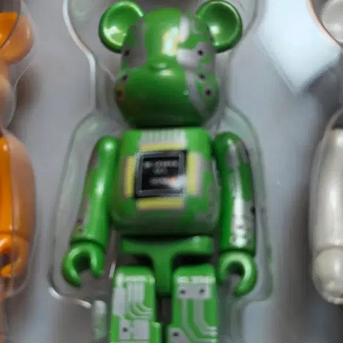[BUNJANG] Bearbrick Green Mechatro WeGo Style Figure / 베어브릭 그린 메카트로 위고 스타일 100%