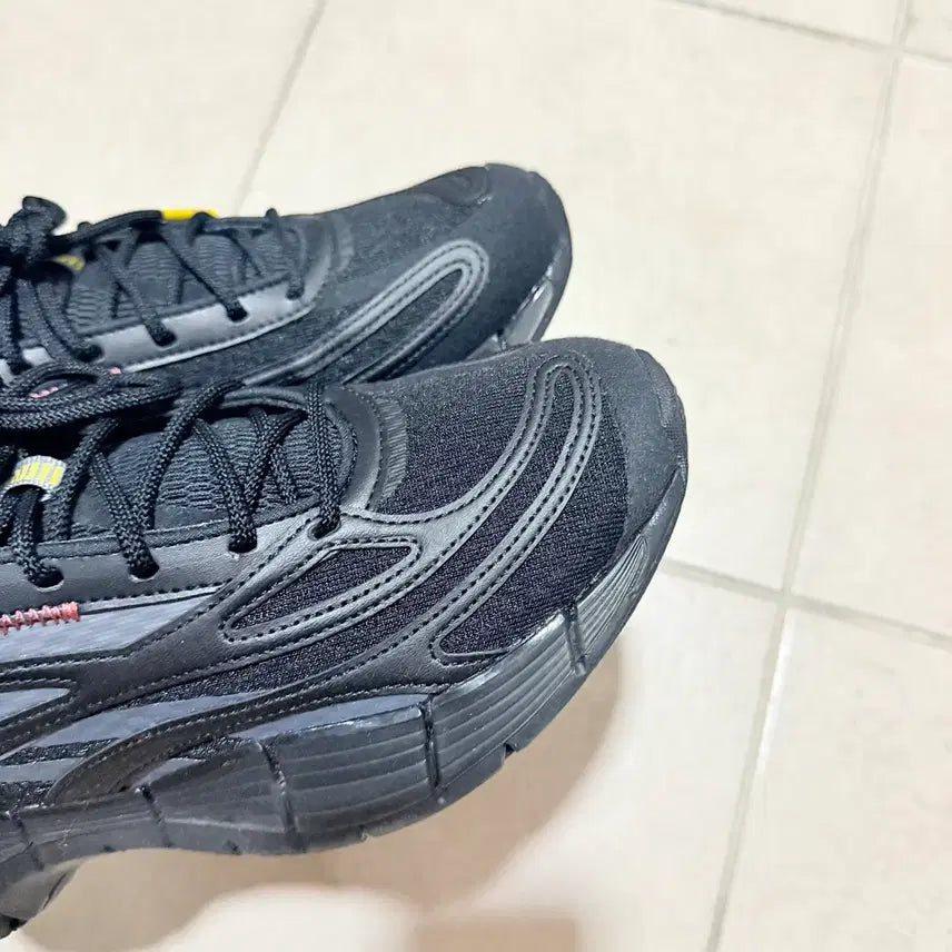 [BUNJANG] Reebok Zig Kinetica 2.5 Pure Grey Sneakers 240 / 리복 지그 키네티카 2.5 퓨어그레이 운동화 240