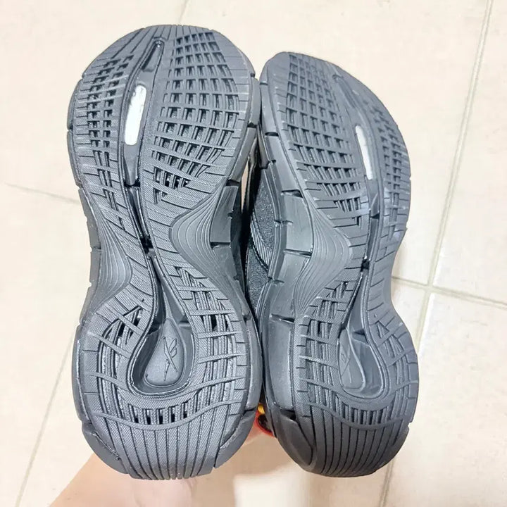 [BUNJANG] Reebok Zig Kinetica 2.5 Pure Grey Sneakers 240 / 리복 지그 키네티카 2.5 퓨어그레이 운동화 240