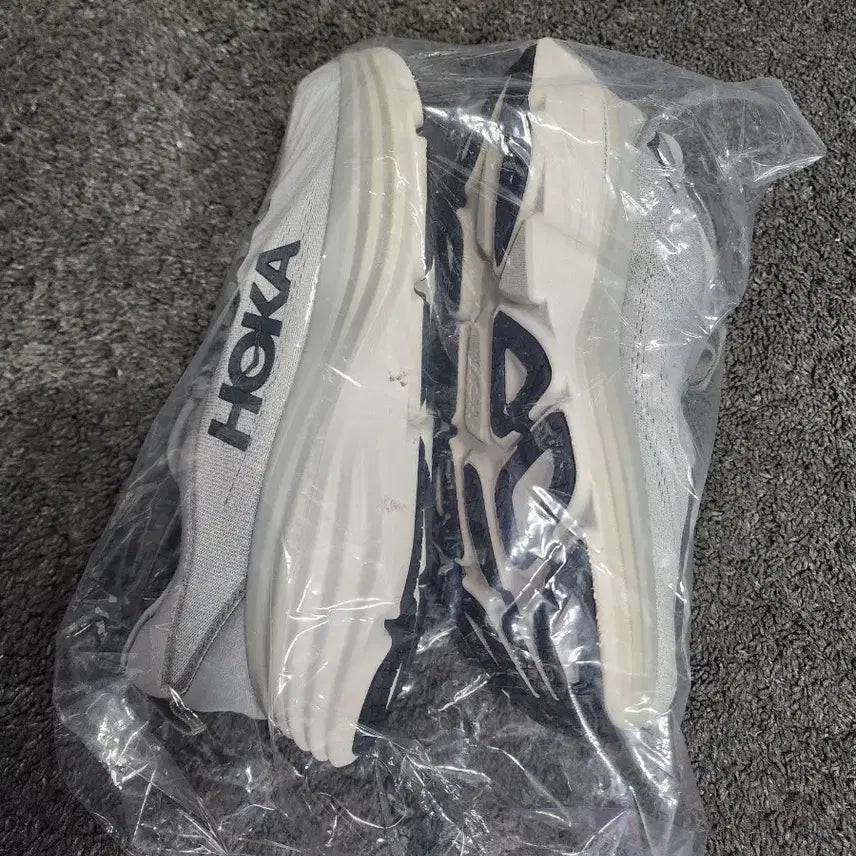 [SOLD OUT] 호카 본디8  280사이즈