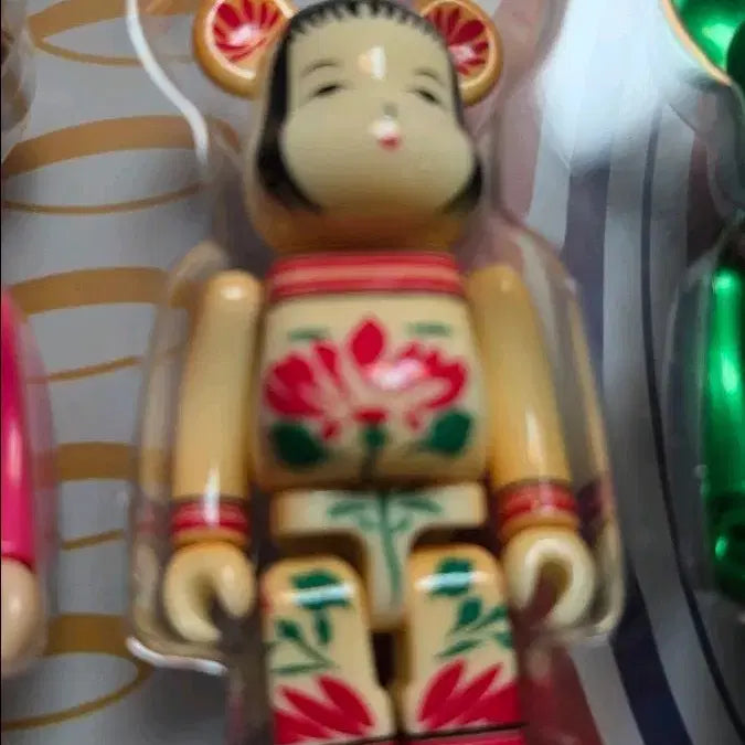 [SOLD OUT] 마뜨료시카 베어브릭 100%