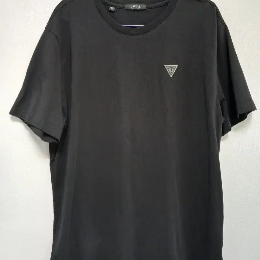 [BUNJANG] Guess Black Triangle Logo T-shirt / 게스 블랙 삼각 로고 반팔 티셔츠